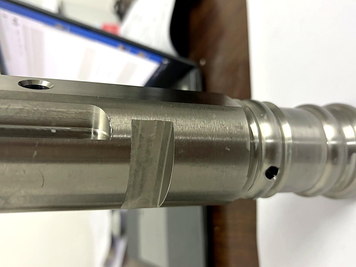 Edelstahl-Spindelwelle — hartgedreht auf Ra 0,2 µm